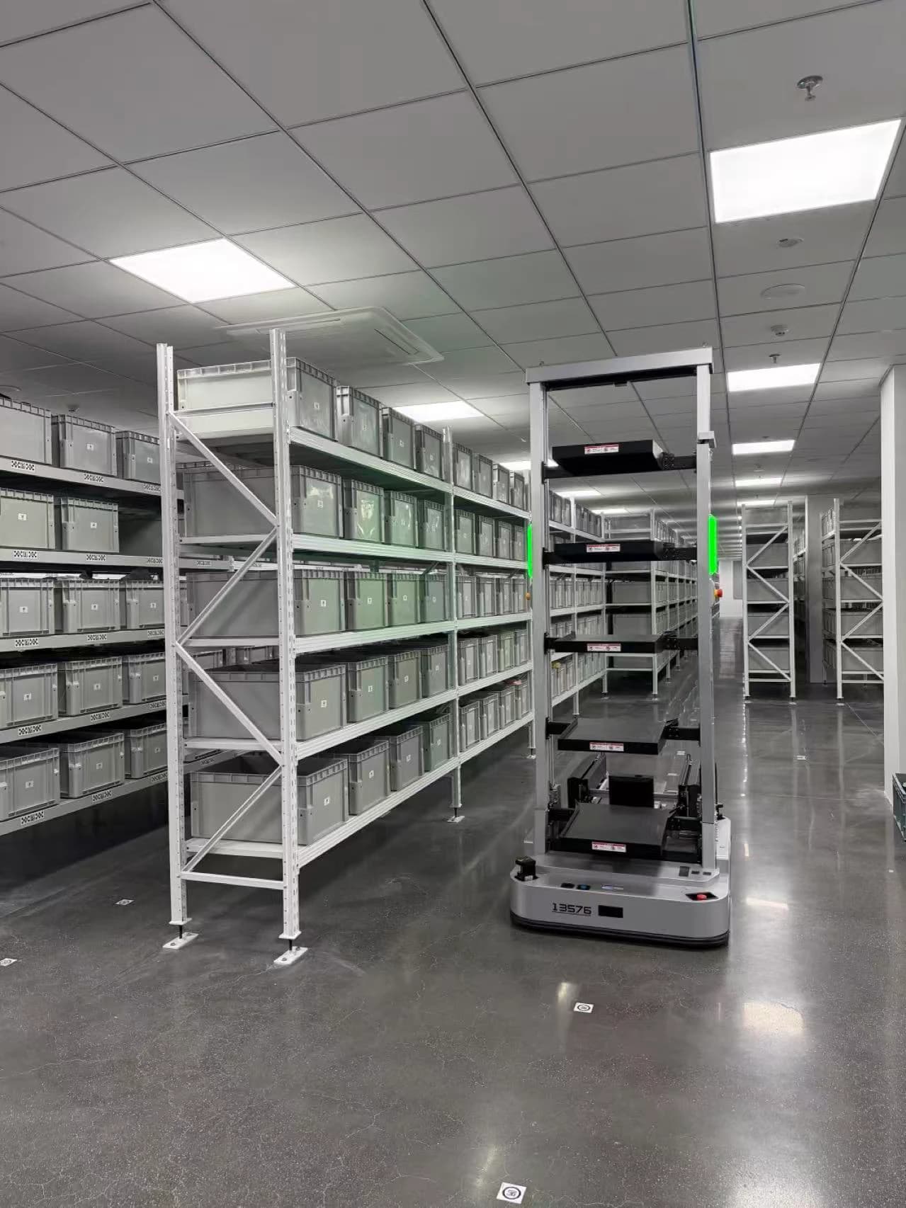 Automated carrier in the intelligent sample-yarn warehouse